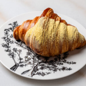 Saffron Croissant (G,D)