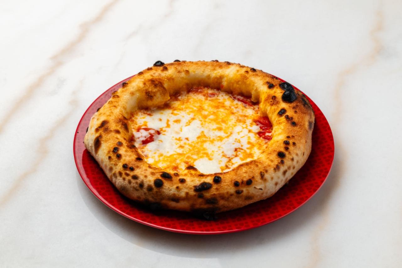 Tomato and Cheese Khubz Pizza (G,D)